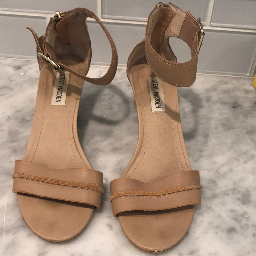Steve Madden nude wedges